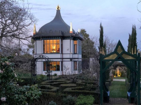 Montacute Pavilion & Gardens, Daylesford